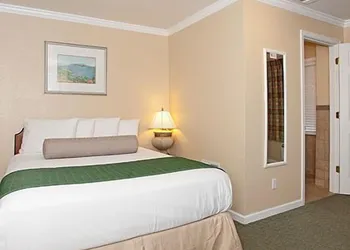 Traveler's Inn hotel thumbnail 6