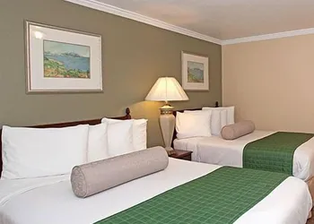 Traveler's Inn hotel thumbnail 7