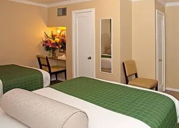 Traveler's Inn hotel thumbnail 8