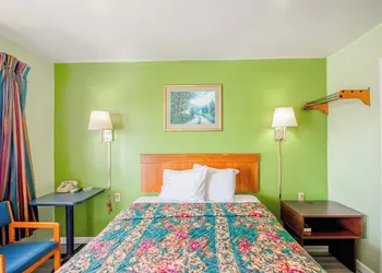 Travelier Motel hotel thumbnail 3
