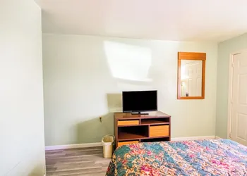 Travelier Motel hotel thumbnail 7