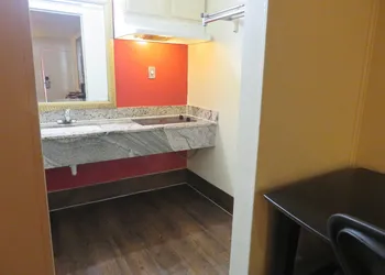 Travel Inn Motel hotel thumbnail 8