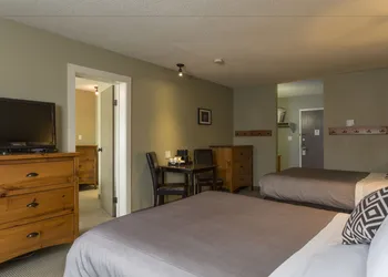 Red Tree Lodge hotel thumbnail 8