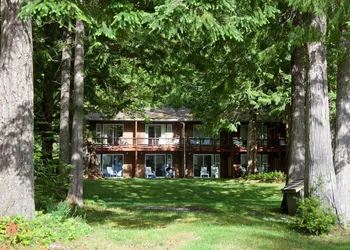 Lake Crescent Lodge hotel thumbnail 2