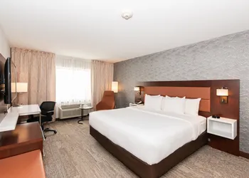 Quality Inn & Suites hotel thumbnail 8