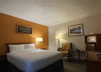 Howard Johnson by Wyndham Ridgecrest, CA hotel thumbnail 4