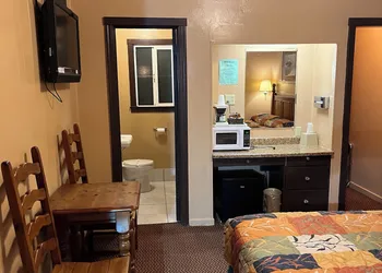 Jumping Frog Motel hotel thumbnail 2