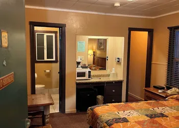Jumping Frog Motel hotel thumbnail 4