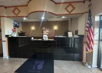 Knights Inn & Suites Emporia hotel thumbnail 4