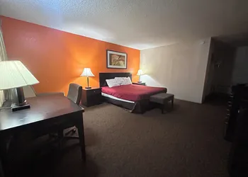 Knights Inn & Suites Emporia hotel thumbnail 5