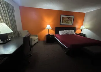Knights Inn & Suites Emporia hotel thumbnail 7