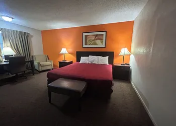 Knights Inn & Suites Emporia hotel thumbnail 8