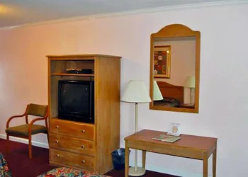 Sea Breeze Inn hotel thumbnail 3