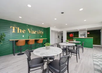 Varsity South hotel thumbnail 4