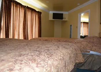 Bayshore Inn Motel hotel thumbnail 2