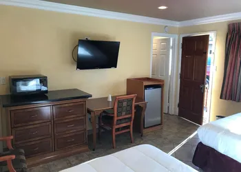 Bayshore Inn Motel hotel thumbnail 3