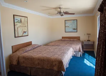 Bayshore Inn Motel hotel thumbnail 4