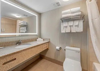 Quality Inn Orleans hotel thumbnail 6