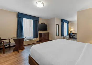 Quality Inn Orleans hotel thumbnail 8