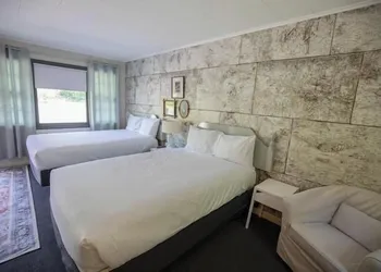 The Little Lion hotel thumbnail 4