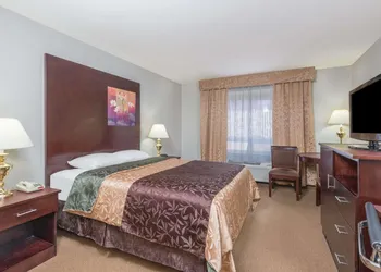Super 8 by Wyndham Innisfail hotel thumbnail 5