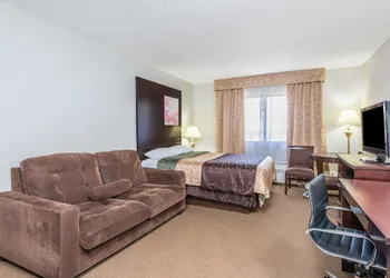 Super 8 by Wyndham Innisfail hotel thumbnail 7