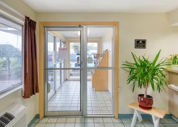 Days Inn by Wyndham New Philadelphia hotel thumbnail 2