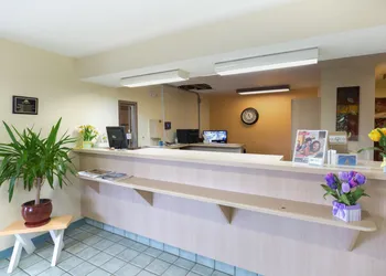 Days Inn by Wyndham New Philadelphia hotel thumbnail 3