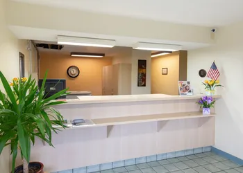 Days Inn by Wyndham New Philadelphia hotel thumbnail 4
