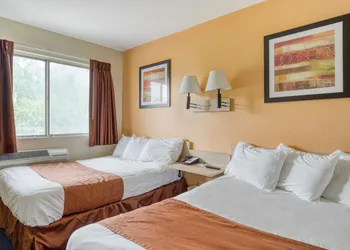 Days Inn by Wyndham New Philadelphia hotel thumbnail 7