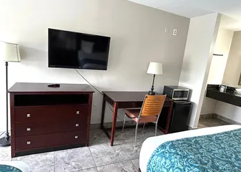 Shining Light Inn & Suites hotel thumbnail 8