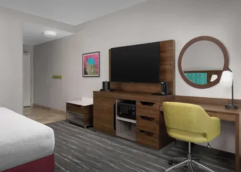 Hampton Inn & Suites Durham/North I-85 hotel thumbnail 6