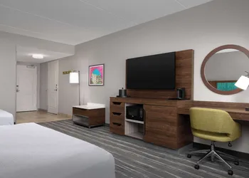 Hampton Inn & Suites Durham/North I-85 hotel thumbnail 8