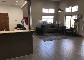 Days Inn by Wyndham Grove hotel thumbnail 3
