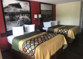 Super 8 by Wyndham Corsicana hotel thumbnail 5