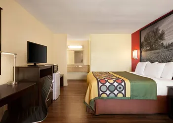 Super 8 by Wyndham Corsicana hotel thumbnail 8