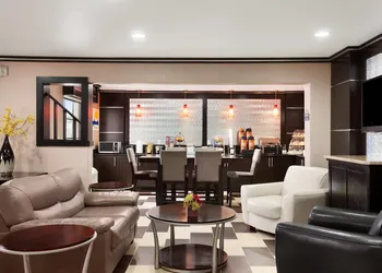 Days Inn & Suites by Wyndham Conroe North hotel thumbnail 3