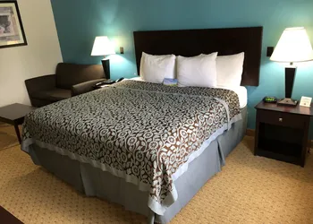 Days Inn & Suites by Wyndham Conroe North hotel thumbnail 7