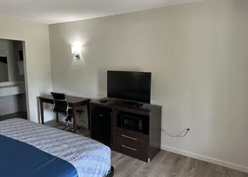 Oakwood Inn hotel thumbnail 3