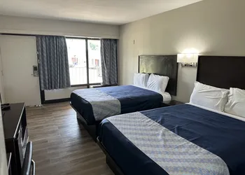 Oakwood Inn hotel thumbnail 4