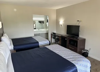 Oakwood Inn hotel thumbnail 6