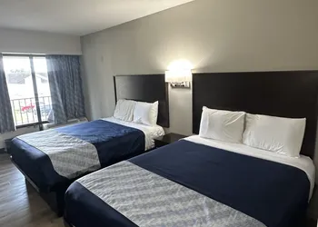 Oakwood Inn hotel thumbnail 7