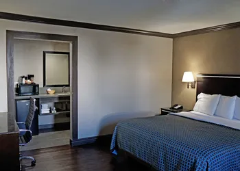 Hawthorne Plaza Inn hotel thumbnail 6
