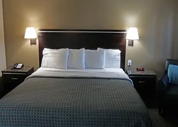 Hawthorne Plaza Inn hotel thumbnail 8