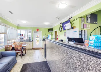 Adams Inn hotel thumbnail 2