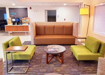 Holiday Inn Express & Suites Lincoln City by IHG hotel thumbnail 2