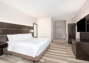 Holiday Inn Express & Suites Lincoln City by IHG hotel thumbnail 5