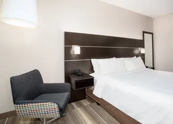 Holiday Inn Express & Suites Lincoln City by IHG hotel thumbnail 8