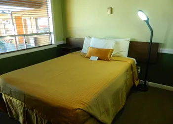 Country Motor Inn hotel thumbnail 5