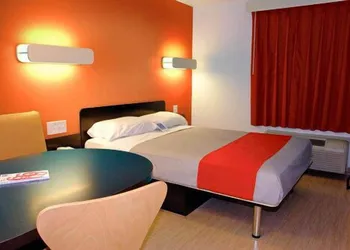 Motel 6 Uvalde, TX hotel thumbnail 6